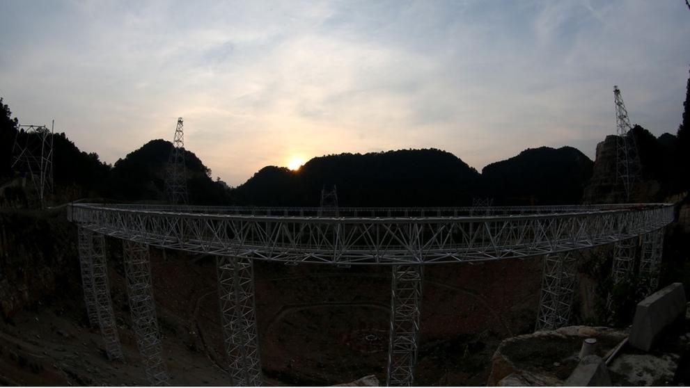 Čína dokončila největší radioteleskop