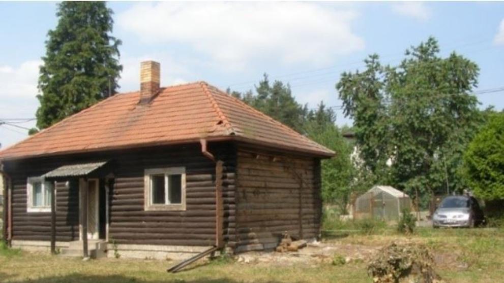 Prodej církevního majetku - Hvozdnice č.p 127 (dřevěný srub - chata), pozemek v centru obce