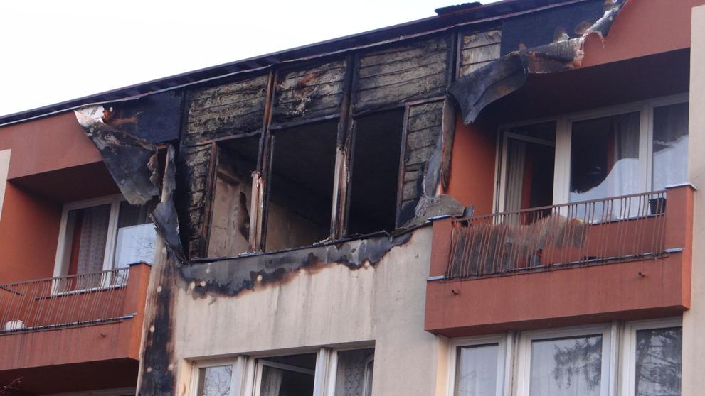 Z hořícího hotelu v pražském Braníku hasiči evakuovali 24 lidí, dva jsou zranění