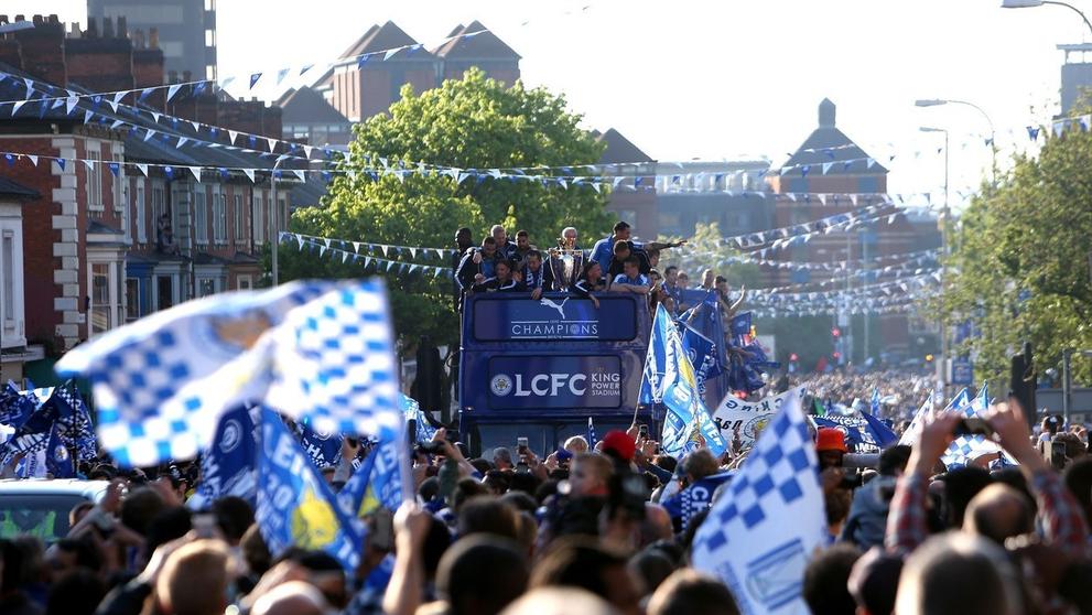 V Leicesteru slavili senzační titul v Premier League - 11