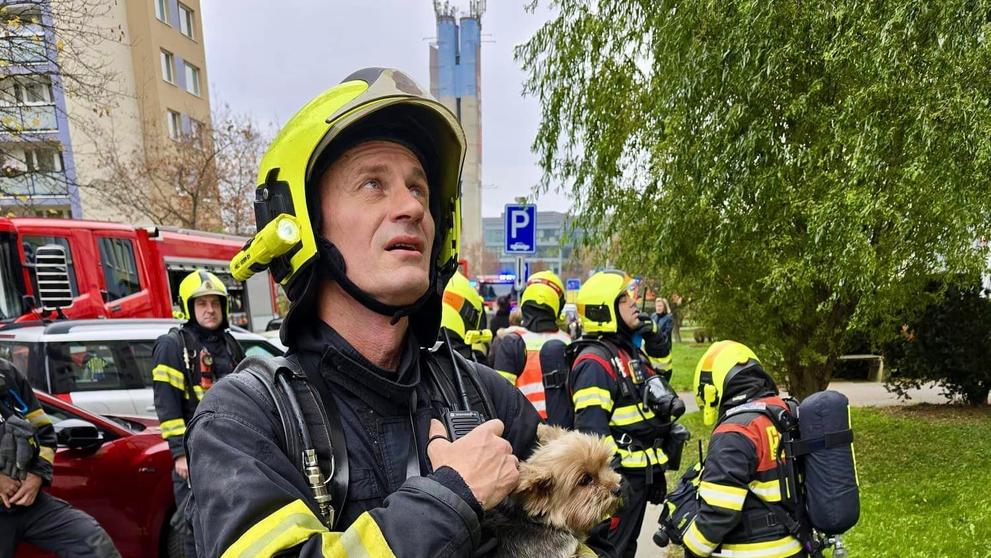 Hasiči zasahovali u požáru bytu v Jarníkově ulici na pražském Chodově