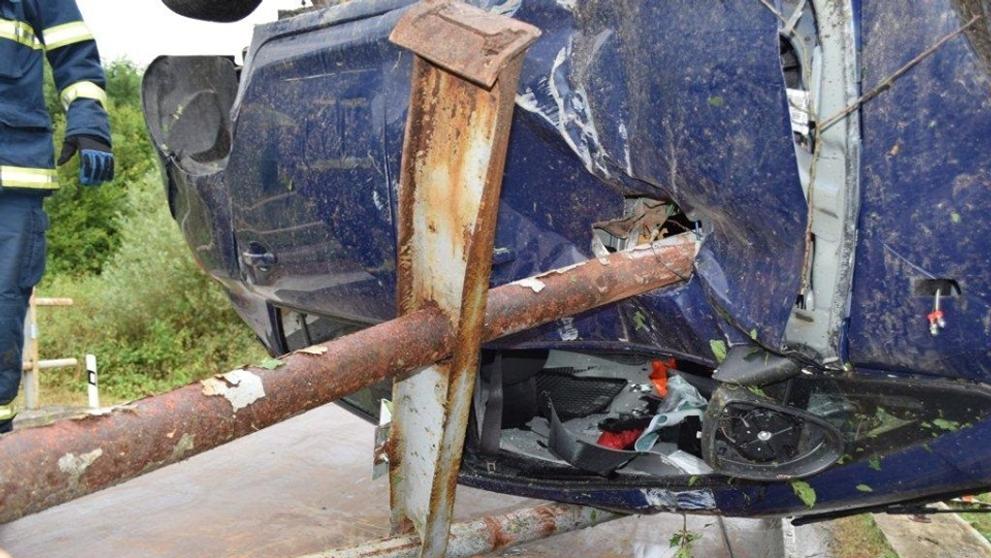 Tyč propíchla auto - 2