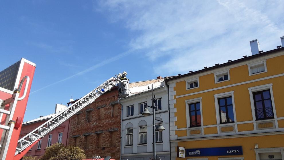 Hasiči zasahují kvůli silnému větru