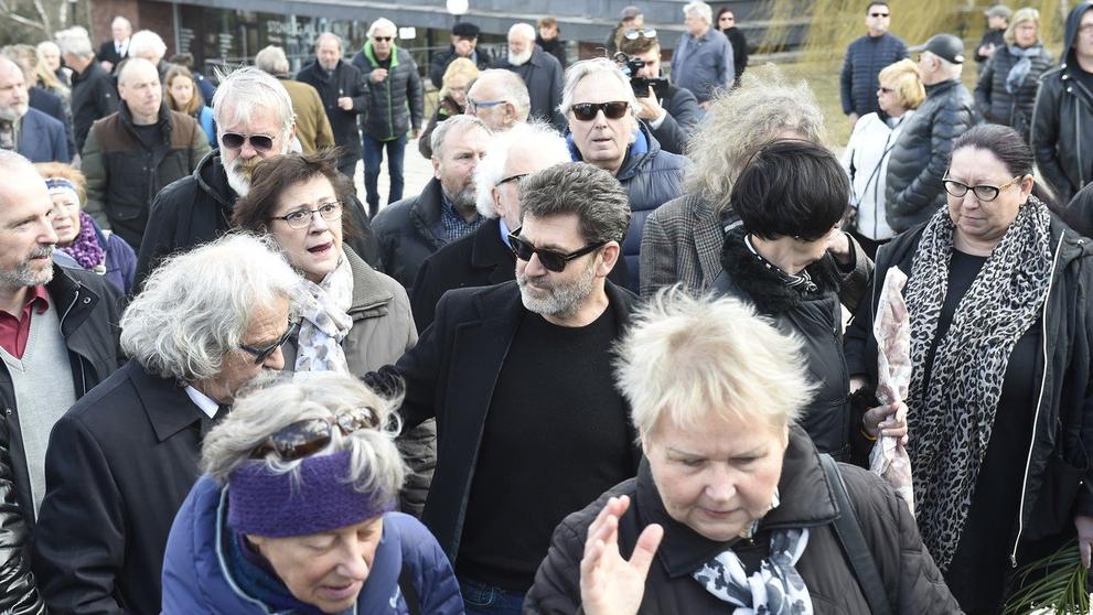 Herec Radim Fiala na pohřbu Jiřího Pechy