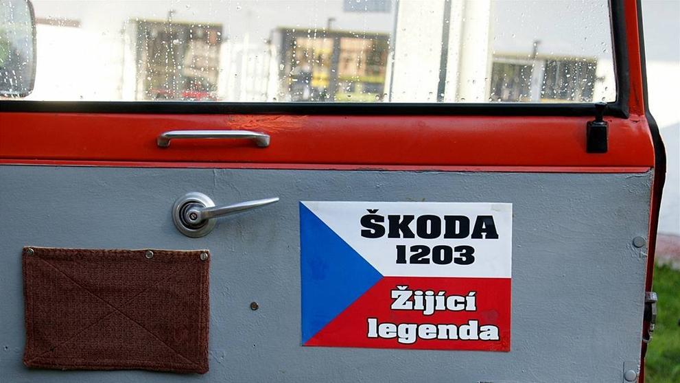 Kultovní Škoda 1203 - 77