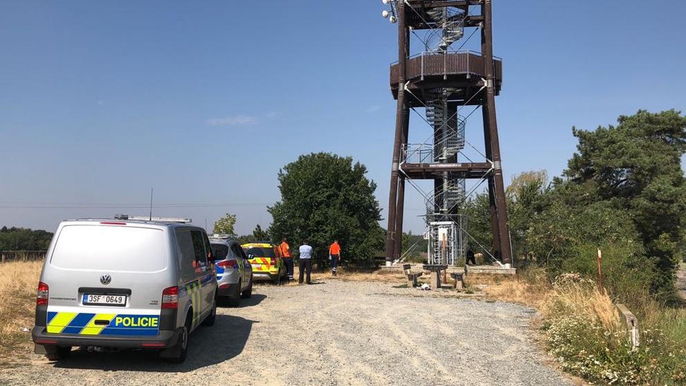 Nález těla pod rozhlednou v obci Vyžlovka