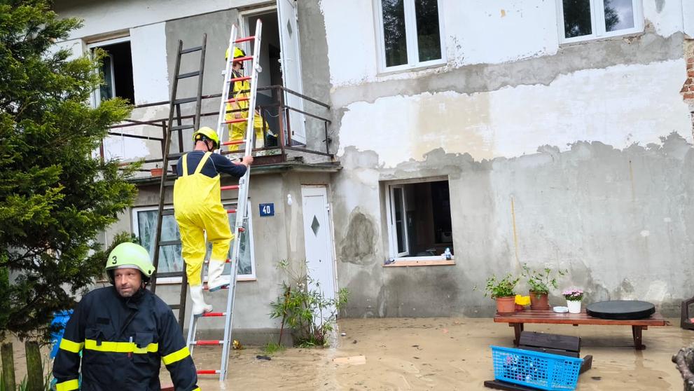 Kvůli vydatným dešťům měli plné ruce práce hasiči v Karlovarském kraji