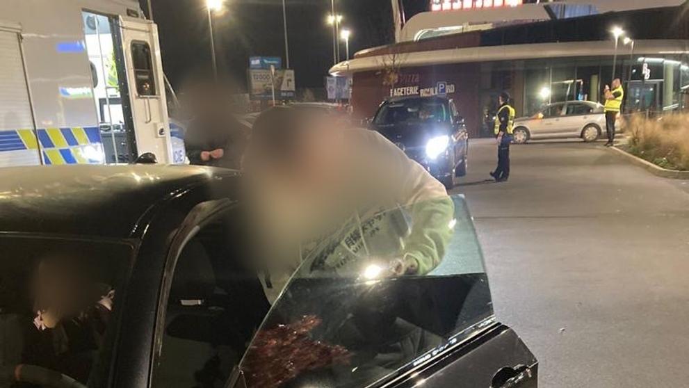 Policejní kontroly na tuningovém srazu v Čestlicích
