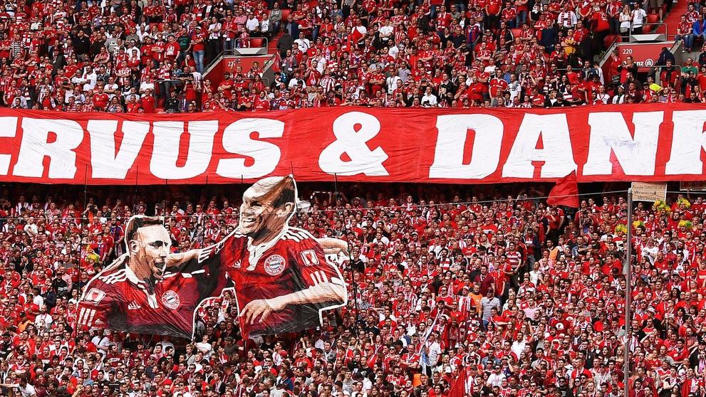 Takto fanoušci Bayernu poděkovali Arjenu Robbenovi a Francku Ribérymu