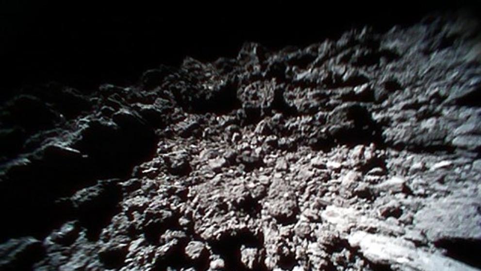 Snímky z asteroidu Ryugu - 4