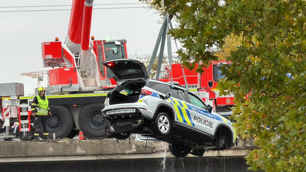 Vytahování policejního auta Praha