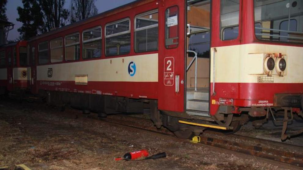 Mladí Němci vystříkali ve vlacích hasicí přístroje
