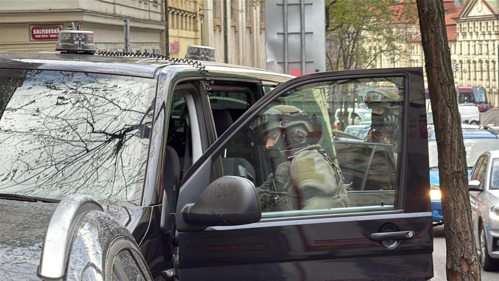 Zásah policie v Ječné ulici (11)