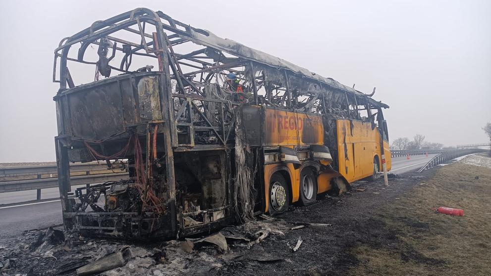 Požár autobusu na dálnici D46