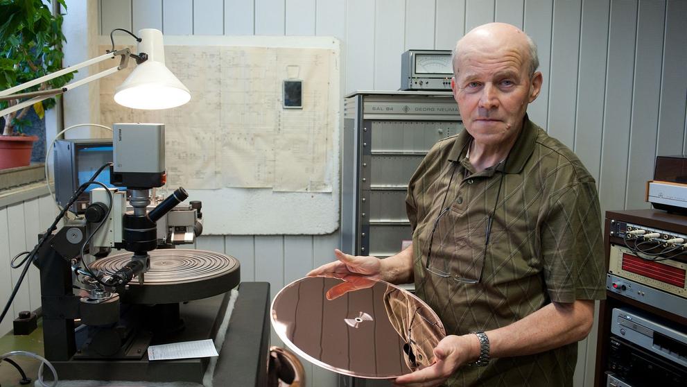 Na návštěvě v největší továrně na vinylové desky na světě - 6
