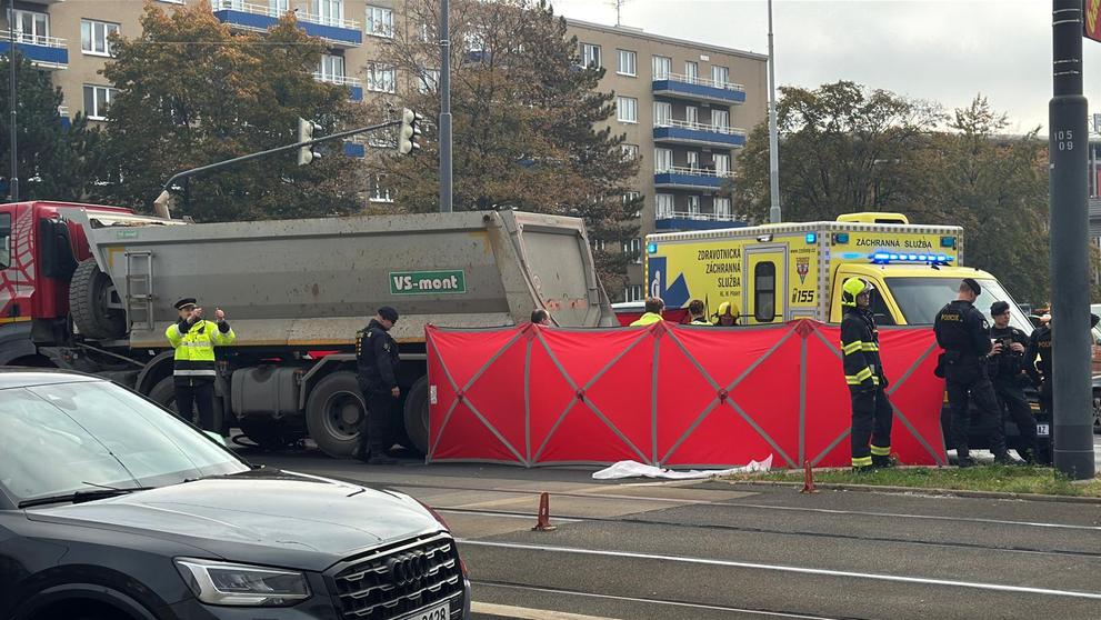 Tragická nehoda chodce a nákladního vozu (3)
