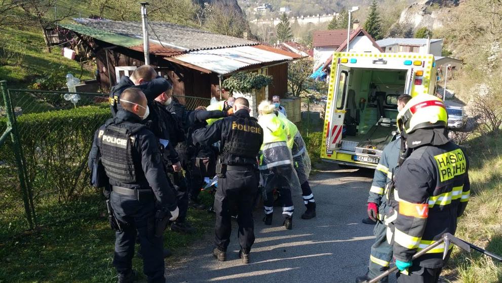 Na muže v oblasti Hlubočep spadl kus skály - 6