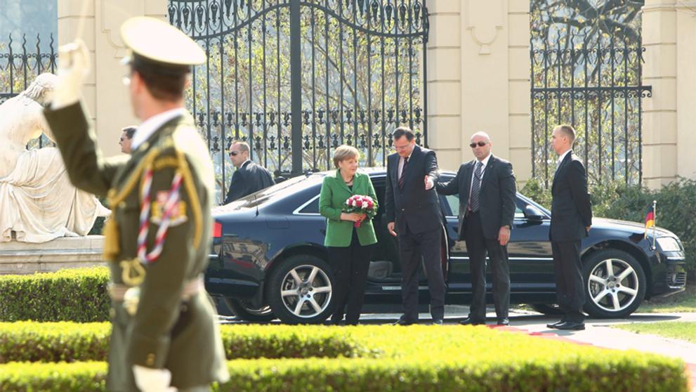 Angela Merkelová přiletěla do Česka