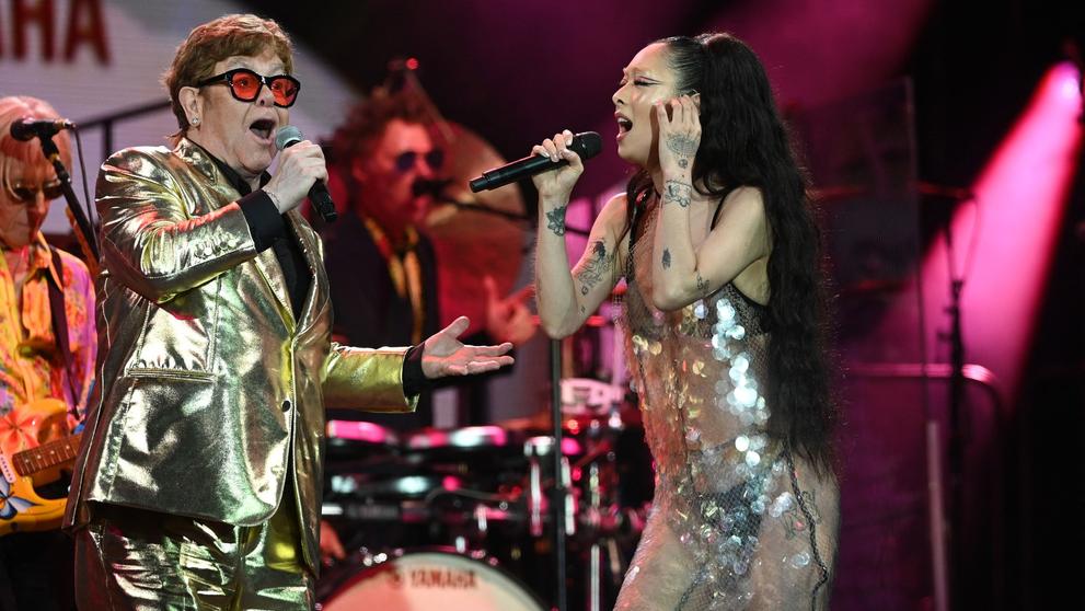 Elton John a Rina Sawayama, Glastonbury festival, 26. června 2023