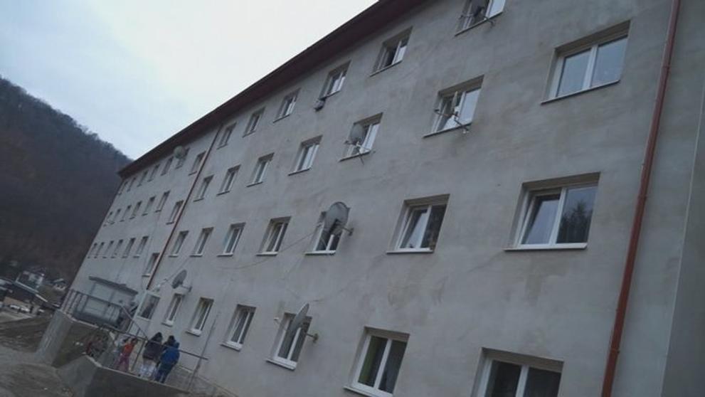 Romskou osadu přestěhovali do bytovky - 7