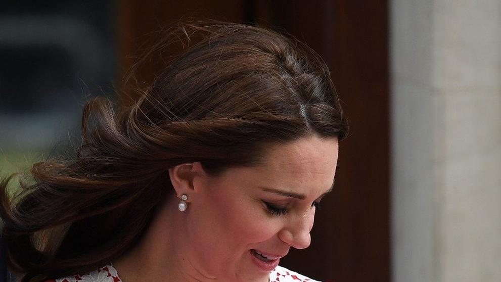 Kate a William se radují z třetího potomka - 3