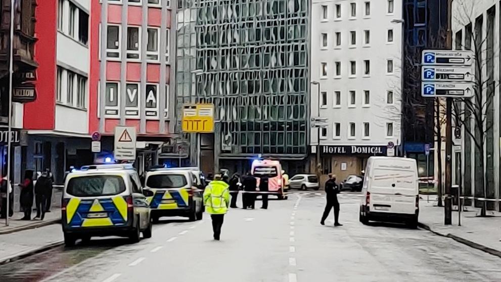 Útočník ve Frankfurtu pobodal na ulici několik lidí - 3