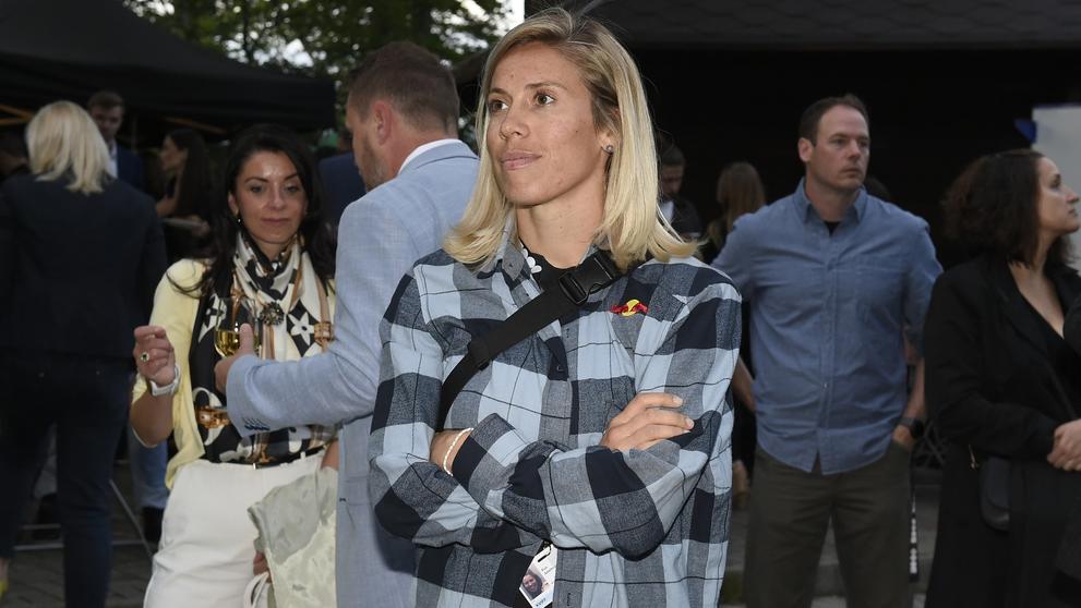 Ve Varech Eva Adamczyková navlékla kostkovanou košili