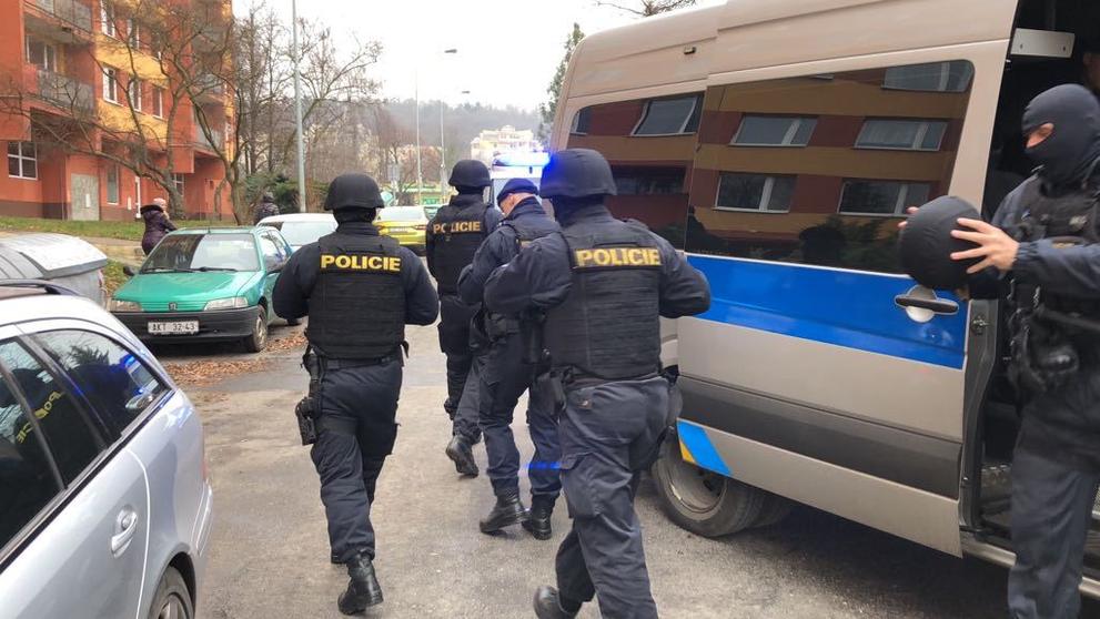 Evakuace a zásah policistů ve Famfulíkově ulici v Praze - 3