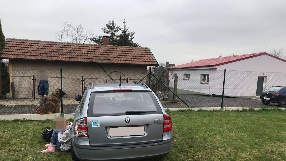 Řidička v Říčanech narazila do okapu - 4