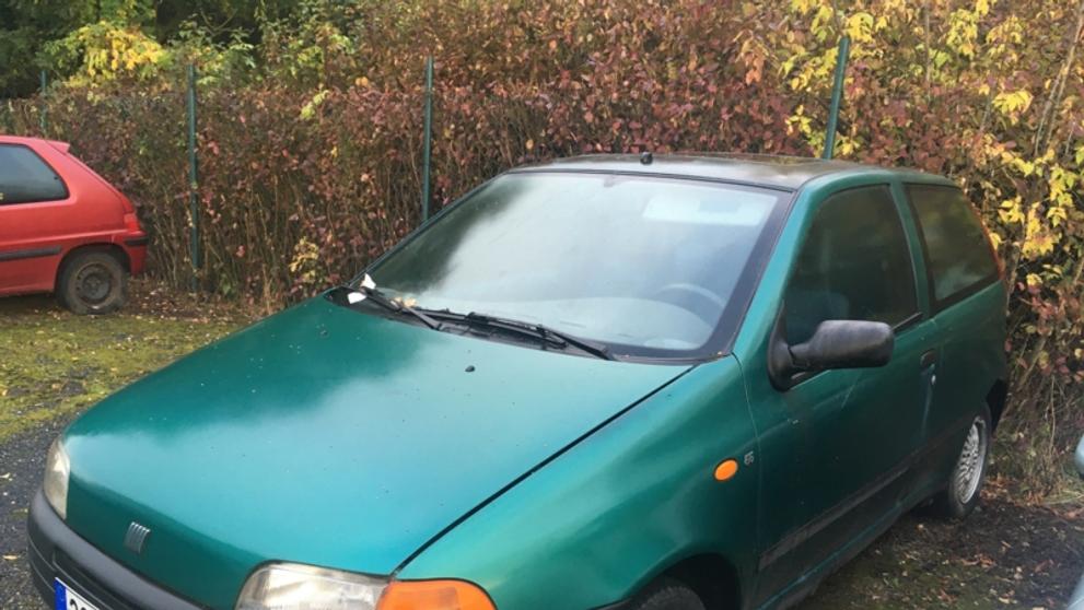 OA Fiat Punto - odhadní cena 900 Kč, nejnižší podání 300 Kč