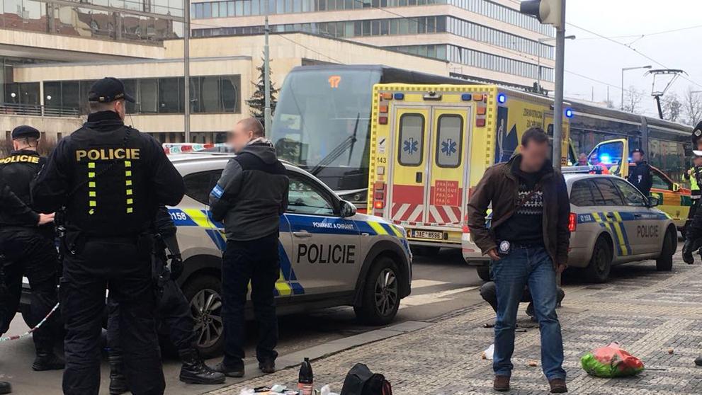 Policie zasahuje v ulici Dukelských hrdinů v Praze - 4