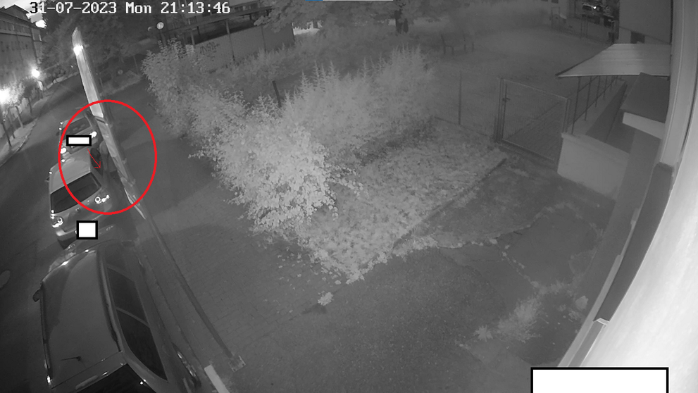 Policie hledá muže, který v Českých Budějovicích poškodil 30 aut
