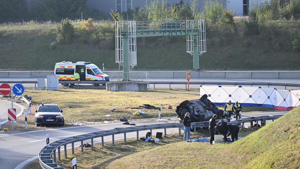 V Německu havarovalo auto s migranty (2)
