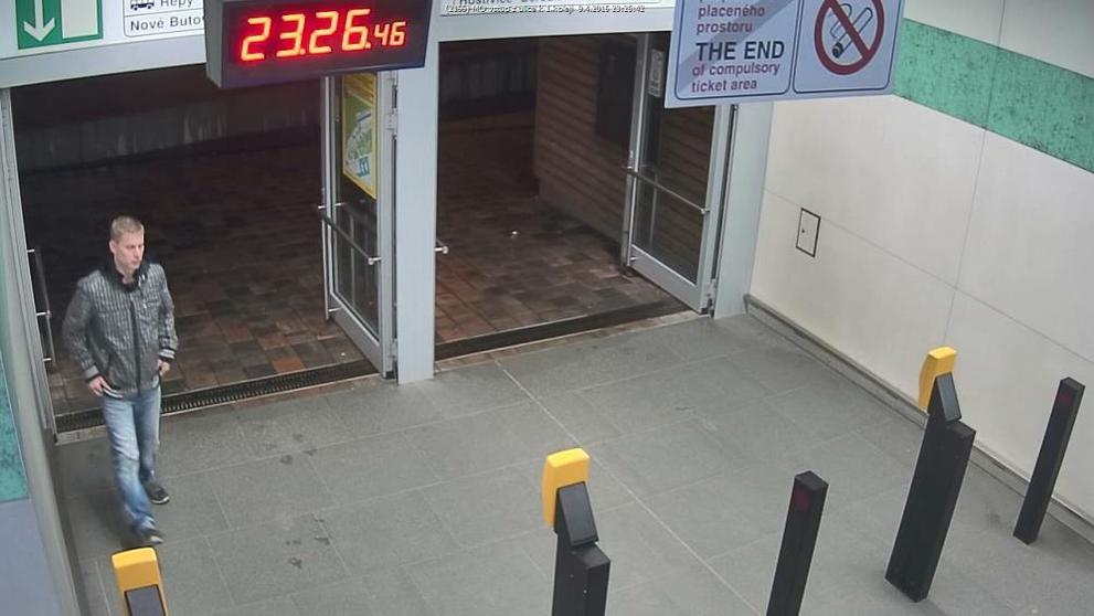 Pátrání po muži, který je podezřelý z napadení dívky v metru. - 2
