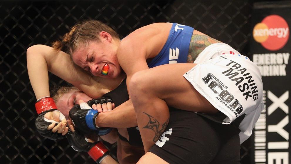 Liz Carmouche v souboji s Rondou Rousey