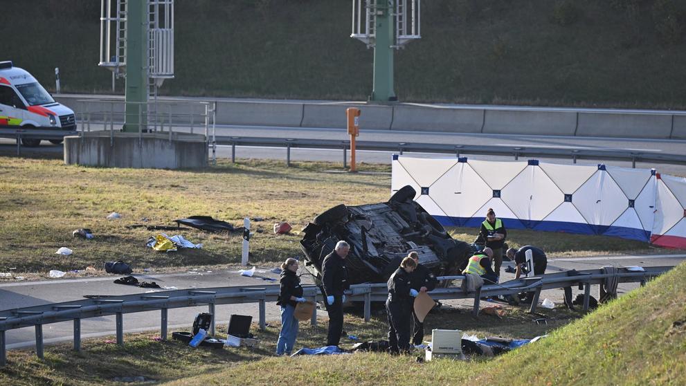 V Německu havarovalo auto s migranty (3)
