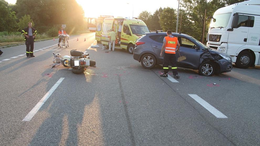 Nehoda motorkáže s osobním automobilem ve Bzenci - 2