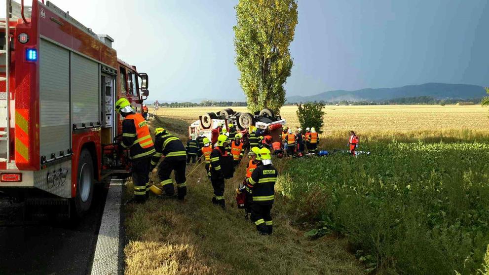 Nehoda hasičské cisterny u Mohelnice - 3