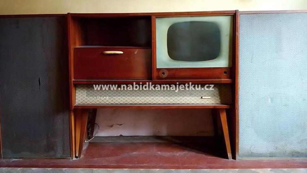 NABÍDKA MAJETKU STÁTU - Hudební skříň s TV