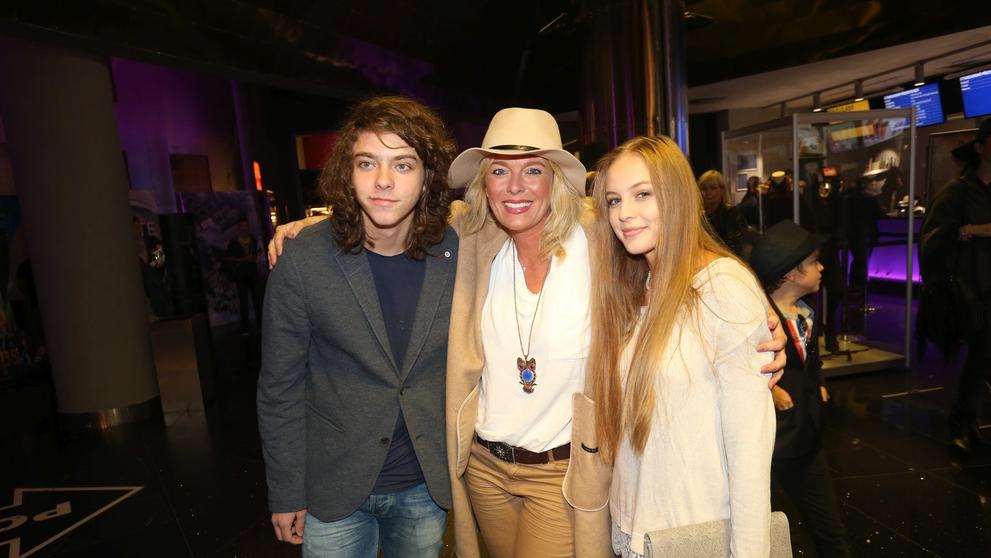 Lucie Benešová se synem Lucianem a jeho partnerkou, 6. 10. 2015