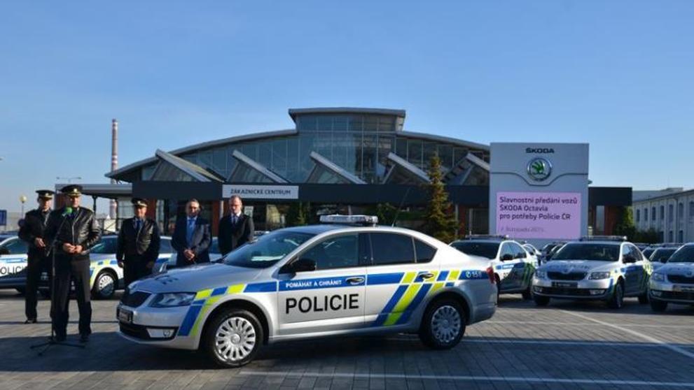 Policie převzala nové Škody Octavia - 1