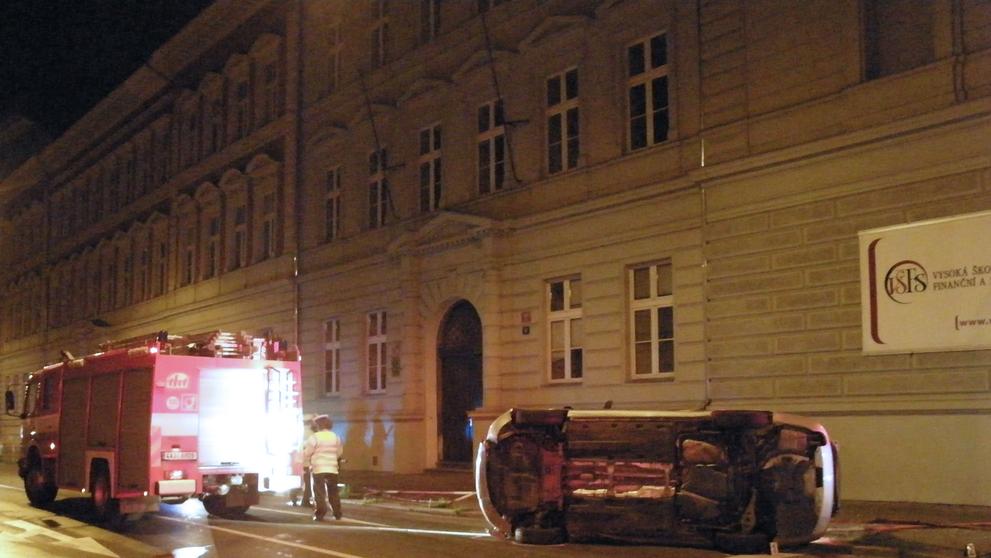 Nehoda policistů na Smíchově - 3