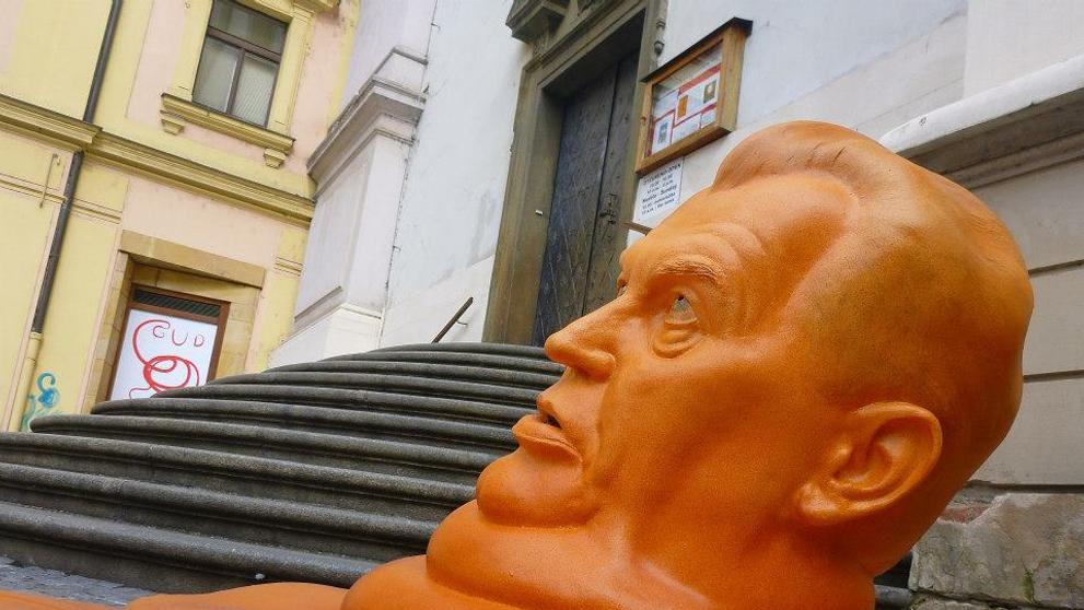 Zemanova socha putovala Prahou - 4