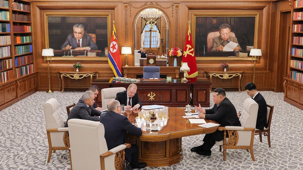 Zástupci Kremlu na oficiální návštěvě u Kim Čong-una, 4. 6. 2025 (1)