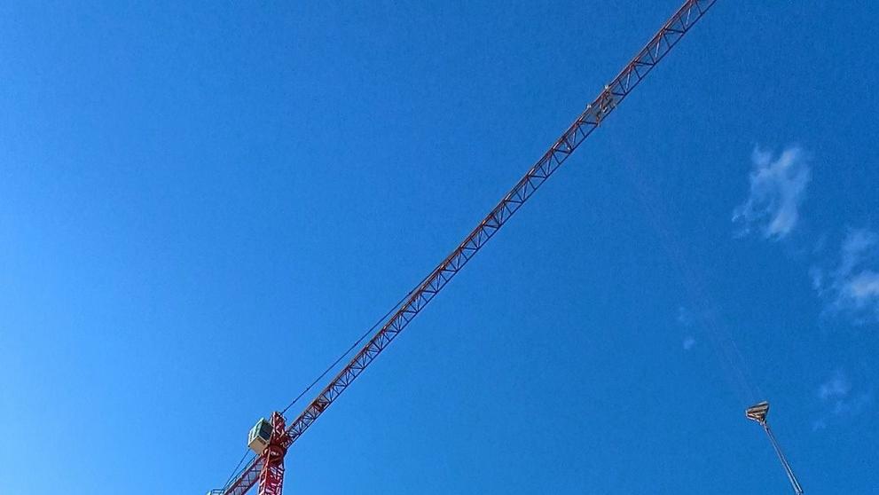 Záchrana dělníka na stavbě v Českých Budějovicích