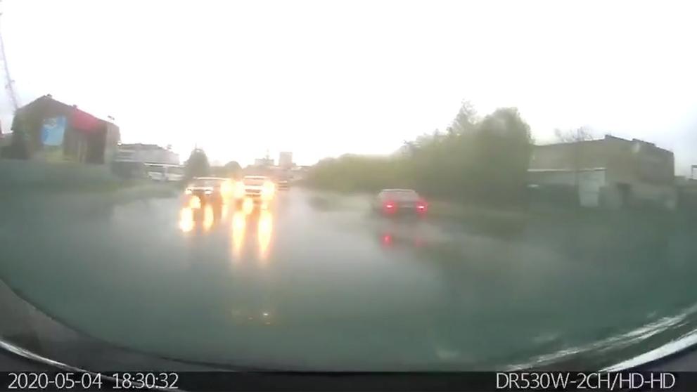 Desetiletý chlapec z Ruska vezl svoji mladší sestru v otcově autě, jel rychlostí až 100 km/h - 1