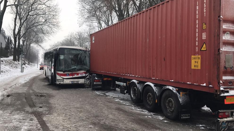 Nehoda autobusu a nákladního automobilu - 3