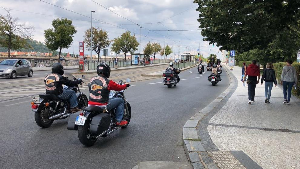 Jízda Prahou motorkářů Hells Angels za zesnulého kolegu - 3