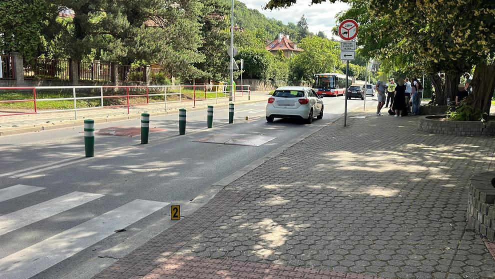 Sražení dívky motorkářem v ulici Trojská (5)