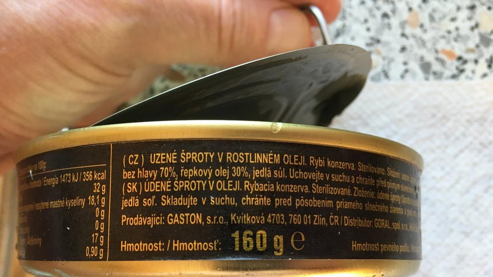 Uzené šproty v oleji mohou obsahovat úlomky kovu - 2